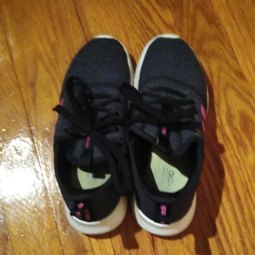 size 4 running shoes